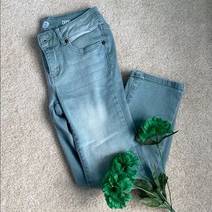 Cute capri jeans!